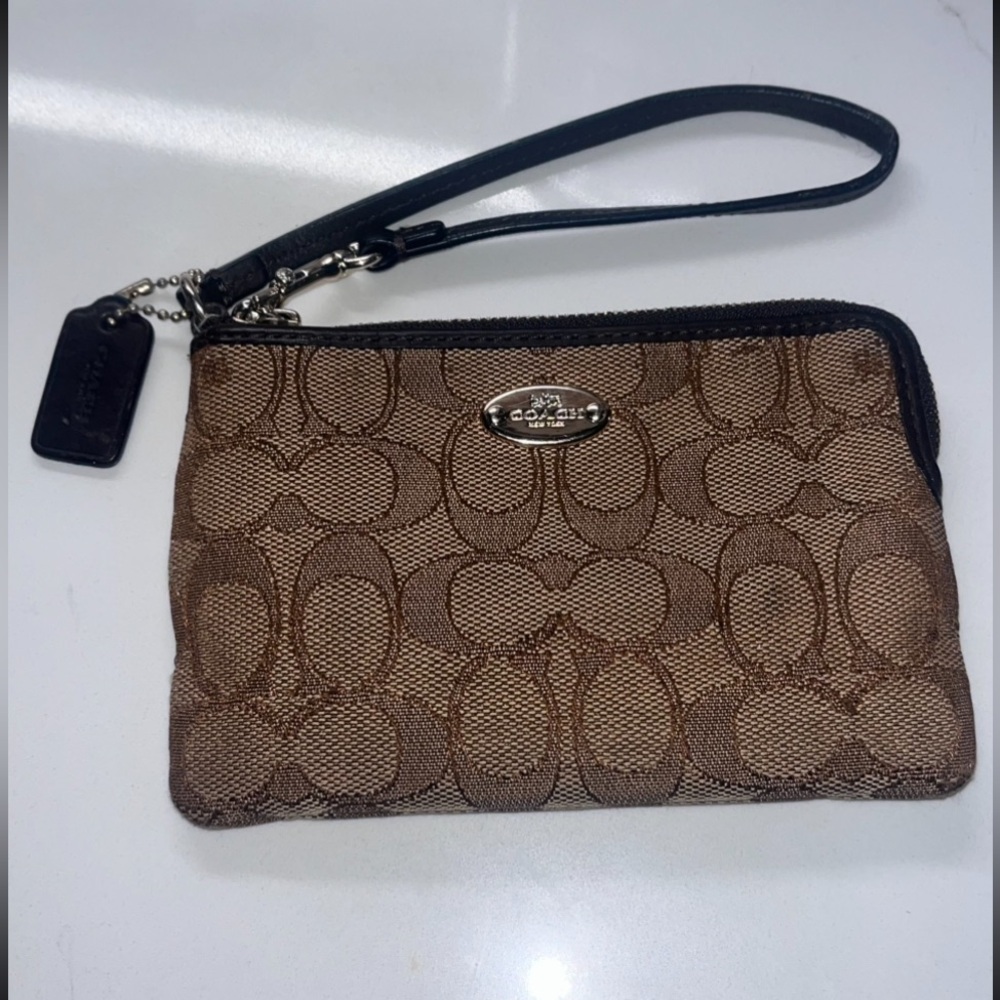 Coach Wristlet Wallet: Traditional Brown W/ Gold Color Coach Emblem: Nice!